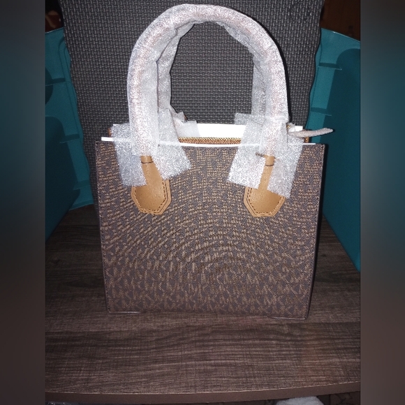 Micheal Kors Brown Mercer Messenger Bag - Picture 5 of 6